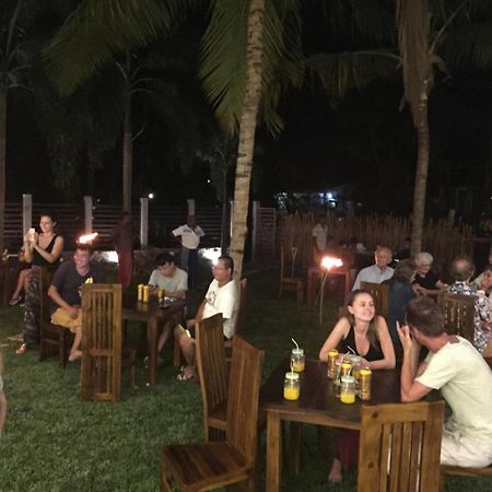 Bay Hiriketiya Hotel Dikwella Ngoại thất bức ảnh