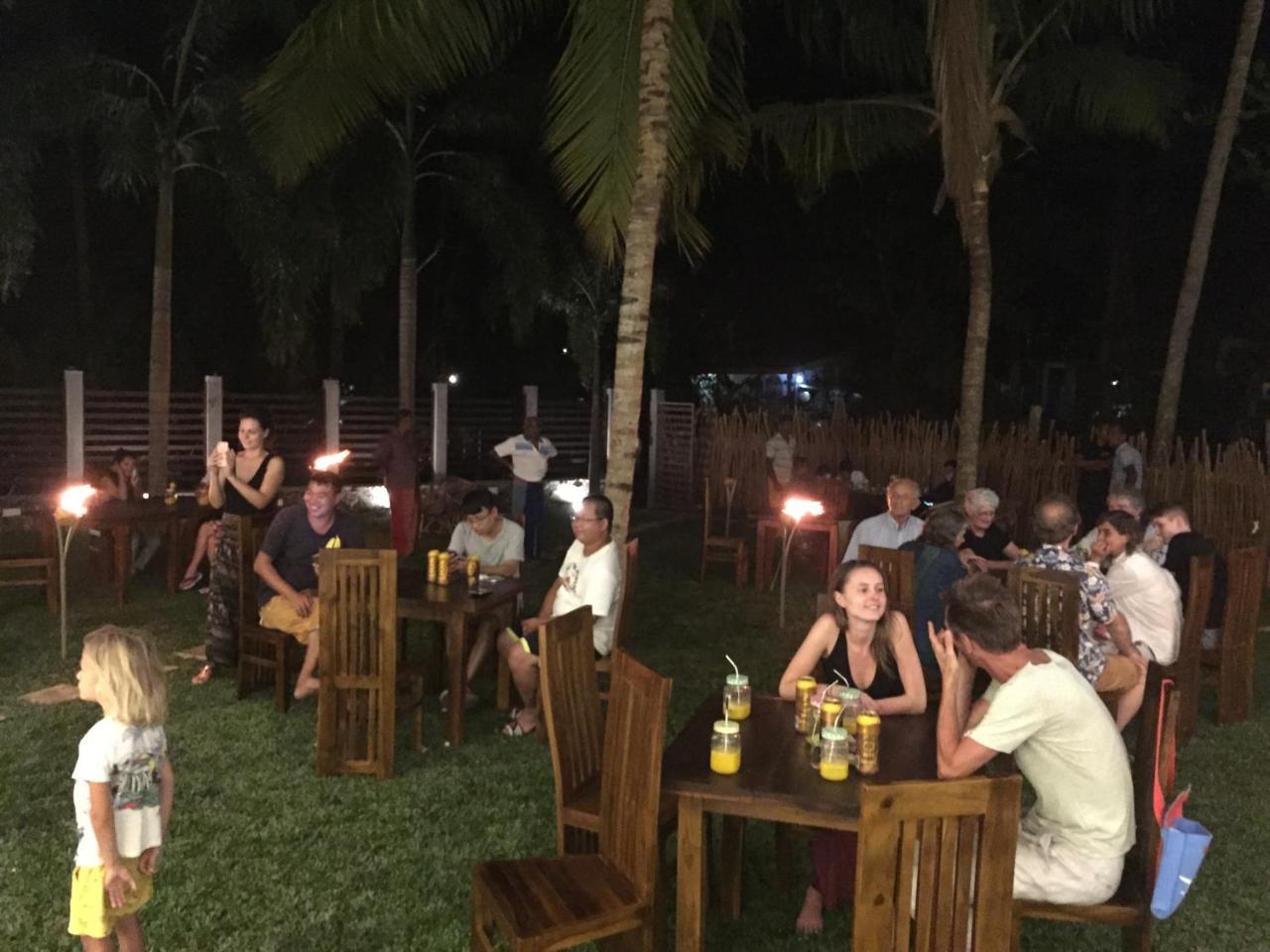 Bay Hiriketiya Hotel Dikwella Ngoại thất bức ảnh