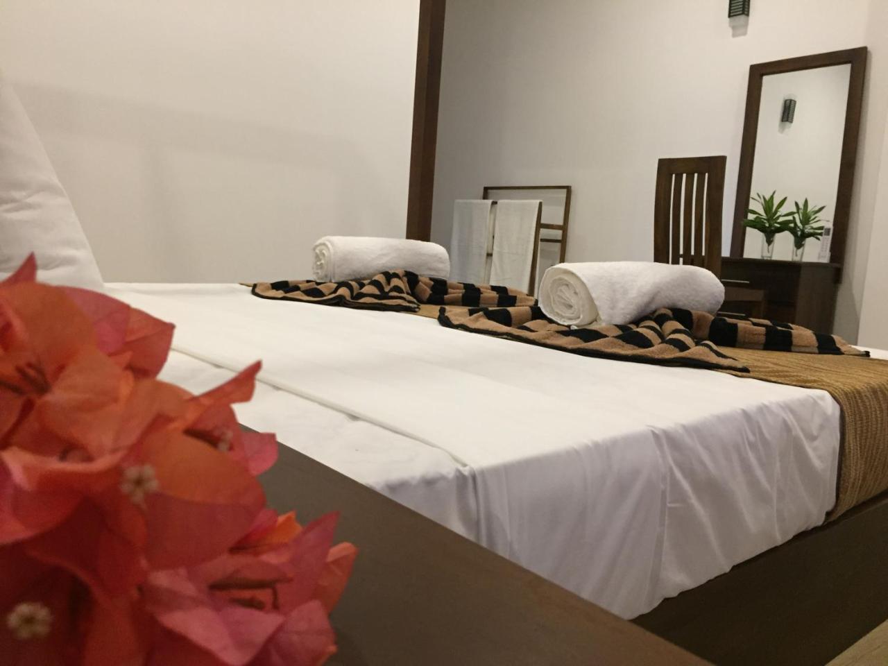 Bay Hiriketiya Hotel Dikwella Ngoại thất bức ảnh