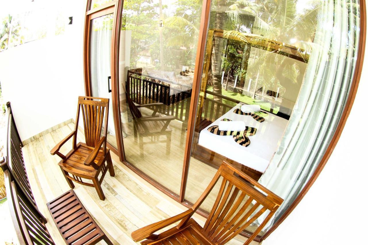 Bay Hiriketiya Hotel Dikwella Ngoại thất bức ảnh