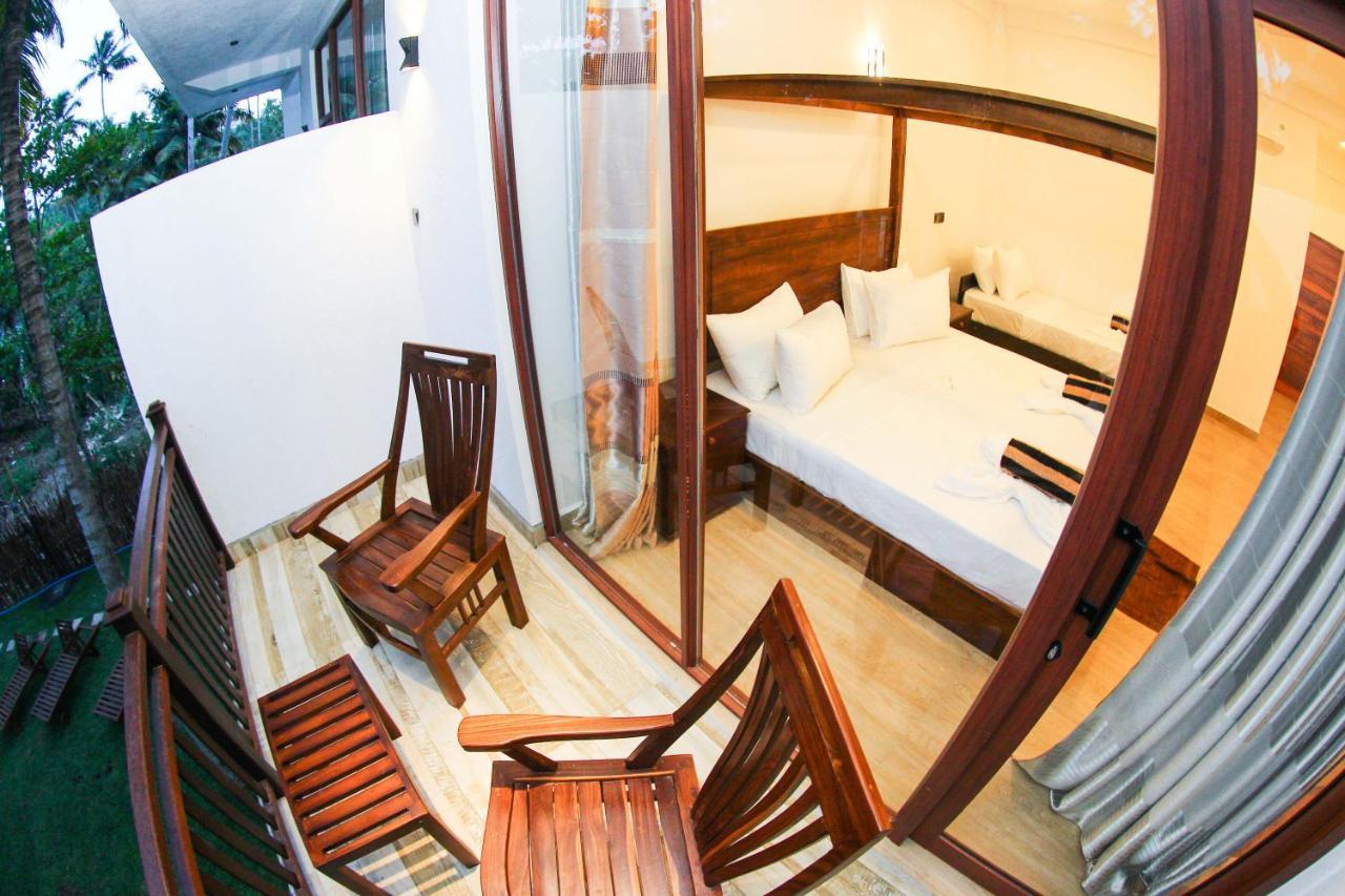Bay Hiriketiya Hotel Dikwella Ngoại thất bức ảnh