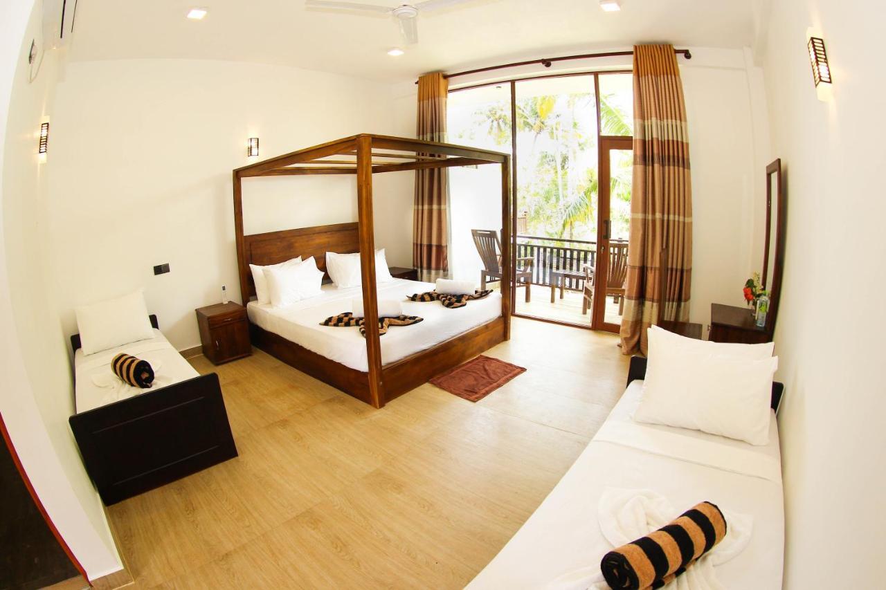 Bay Hiriketiya Hotel Dikwella Ngoại thất bức ảnh