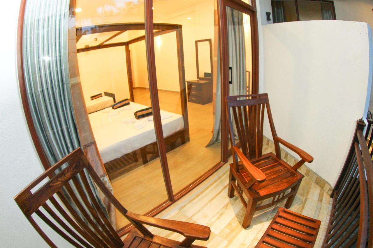 Bay Hiriketiya Hotel Dikwella Ngoại thất bức ảnh