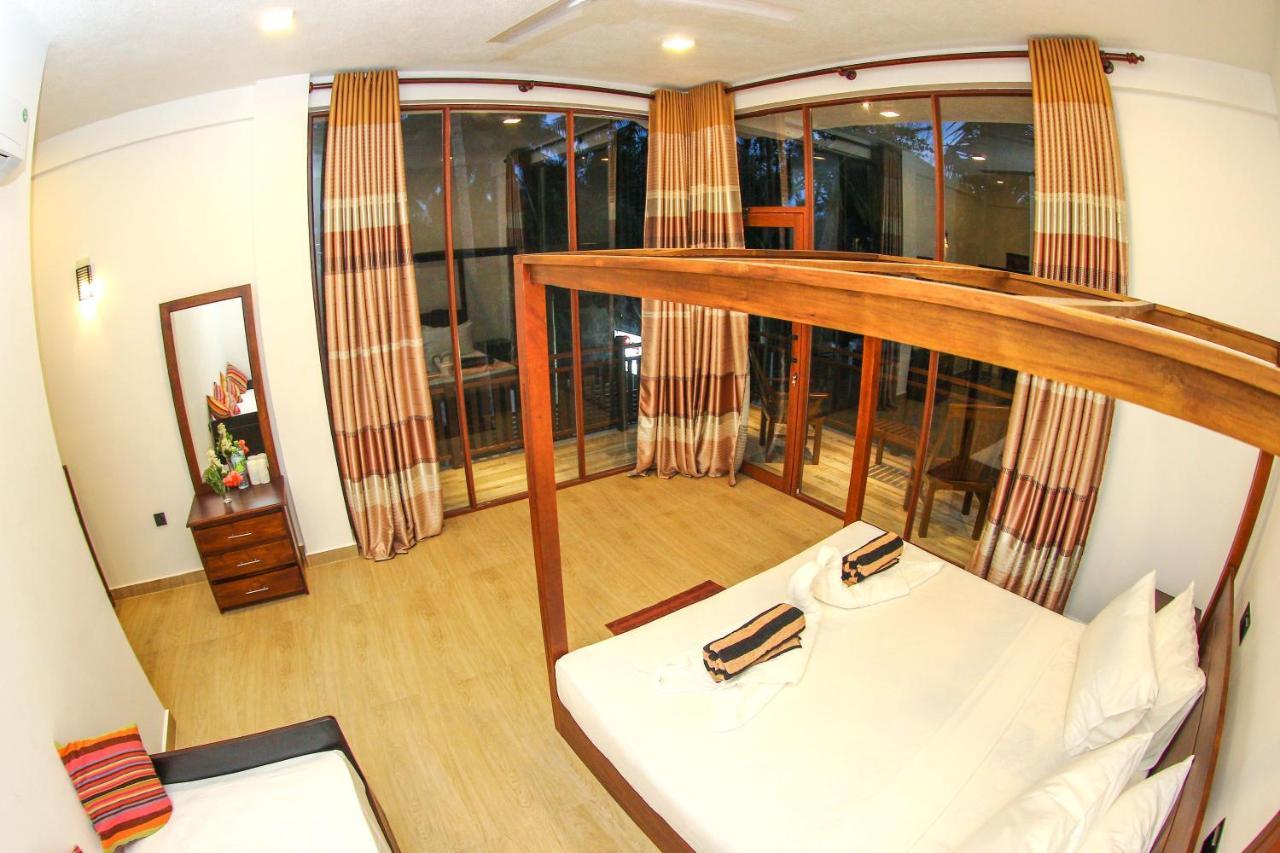 Bay Hiriketiya Hotel Dikwella Ngoại thất bức ảnh