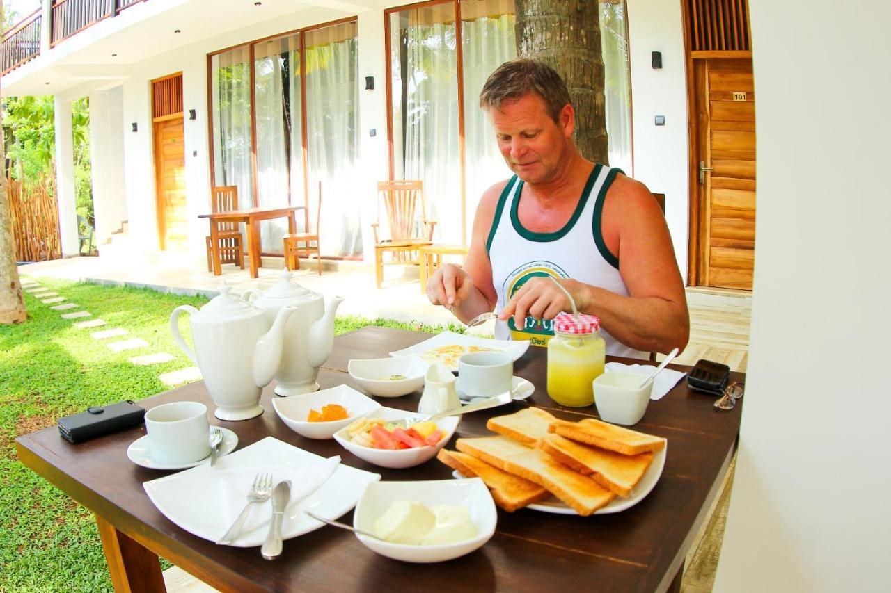 Bay Hiriketiya Hotel Dikwella Ngoại thất bức ảnh
